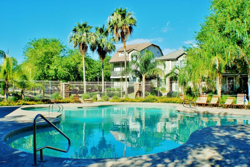 Gardens Swimming Pool (1)