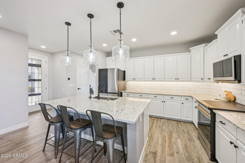 Fully Remodeled Kitchen