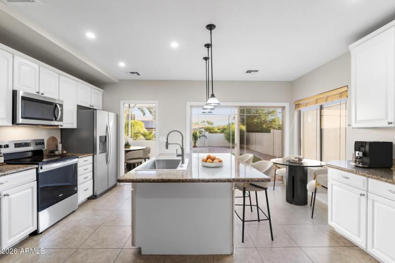 Kitchen/Casual Dining