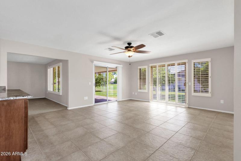 17-web-or-mls-19041-n-lakeforest-dr