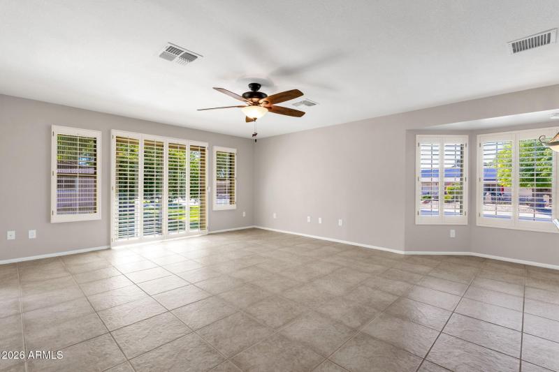 18-web-or-mls-19041-n-lakeforest-dr