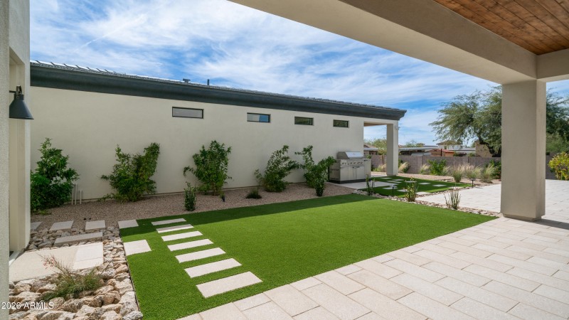 31388 Daylight Exterior Photos-8