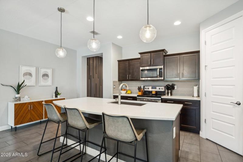 7-web-or-mls-10915-e-travertine-ave