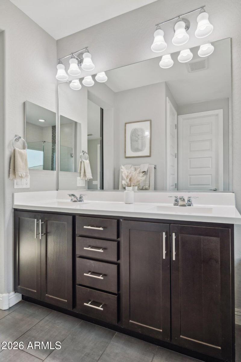 20-web-or-mls-10915-e-travertine-ave