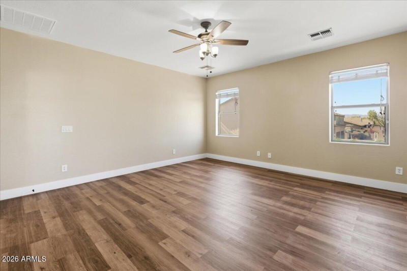 44-4364_N_156th_Ln_44