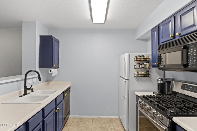 Kitchen with Gas Stove!