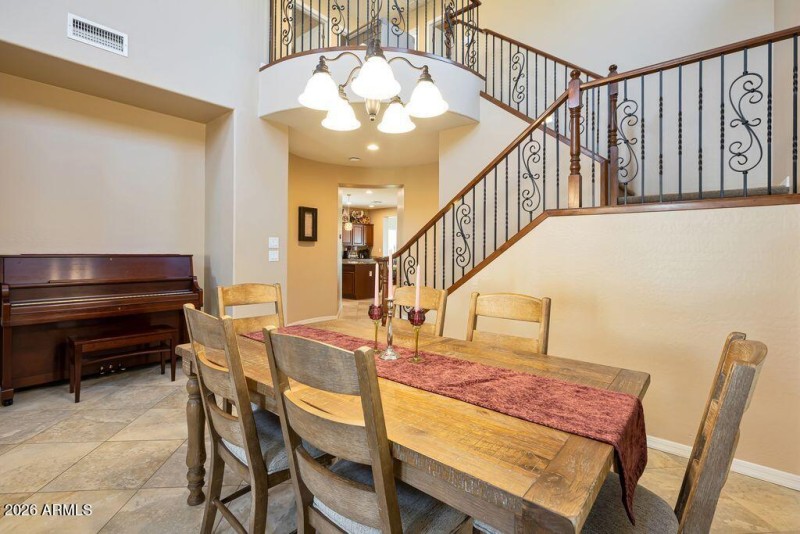 gambit trail front dining room