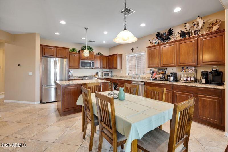 gambit trail dining to kitchen