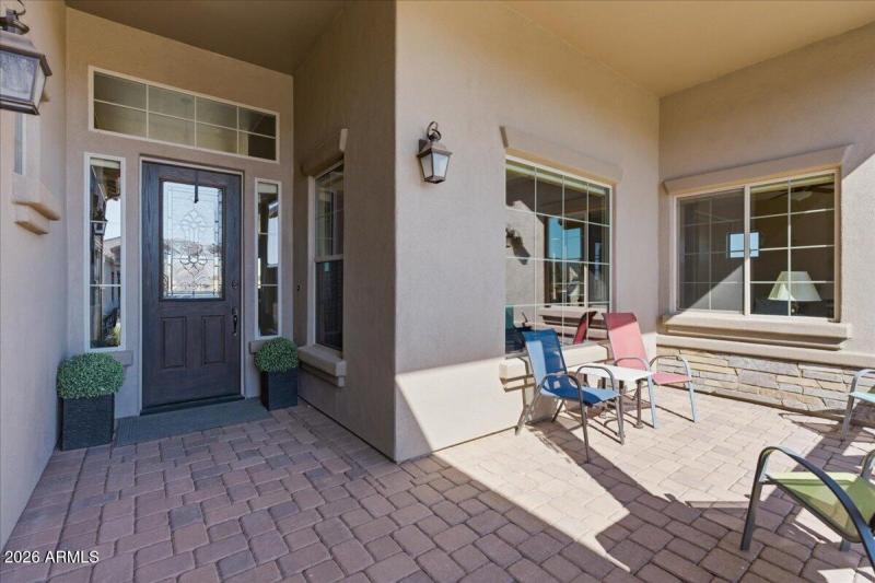 04-Front Covered Patio