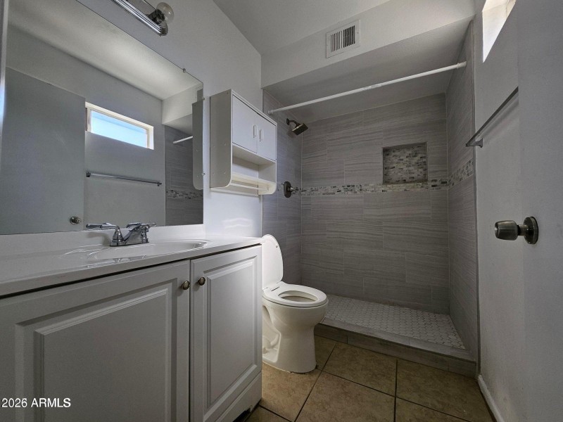 20251031002541271810000000-o