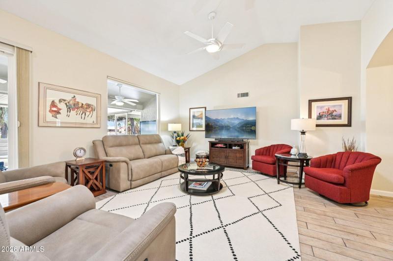 10-web-or-mls-W Ravenswood Dr-S1003-010