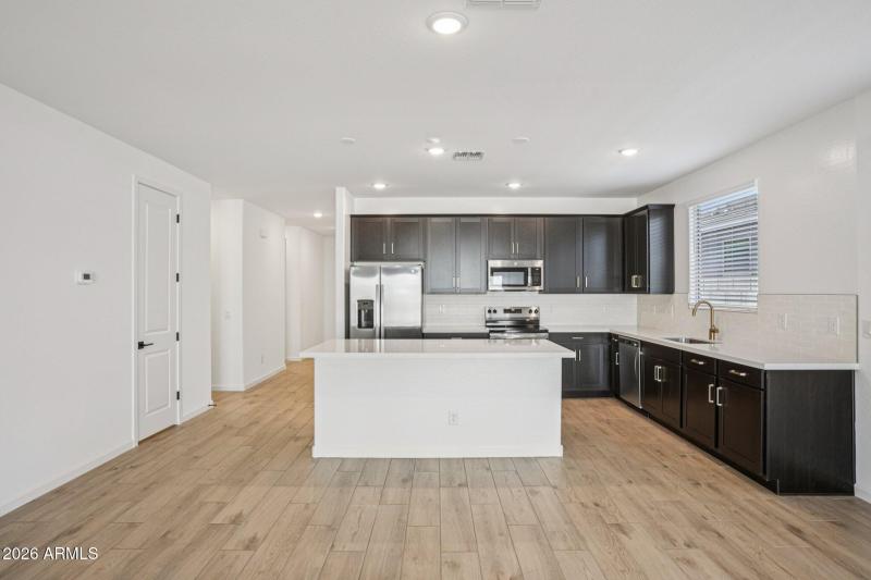 11-web-or-mls-W Camden Ave-S0703-011