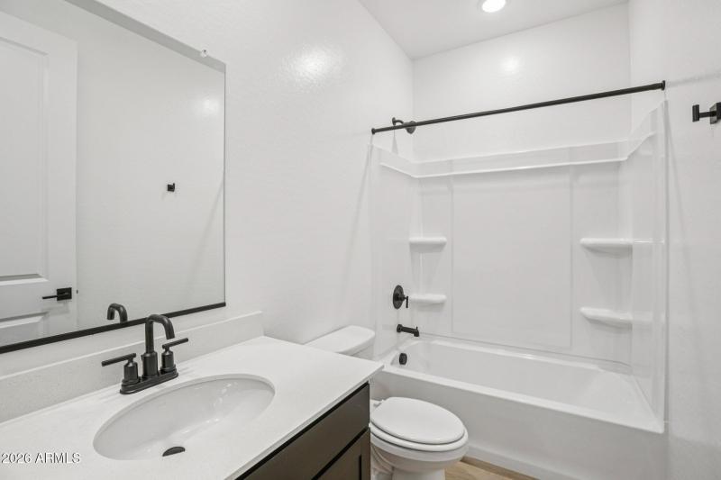 18-web-or-mls-W Camden Ave-S0703-018