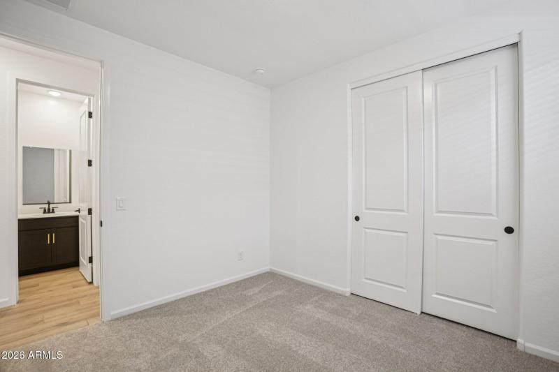 24-web-or-mls-W Camden Ave-S0703-024