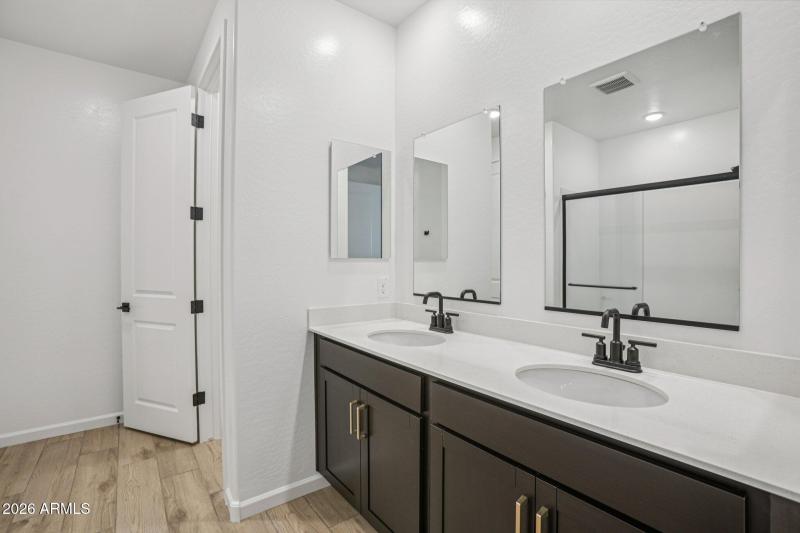 26-web-or-mls-W Camden Ave-S0703-026