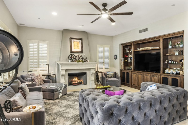 Family Room w/Fireplace