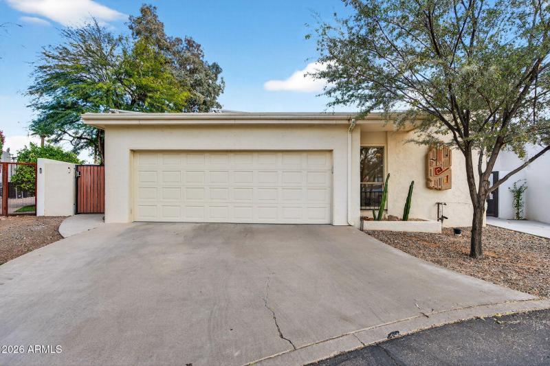 1-web-or-mls-04E Earll Dr