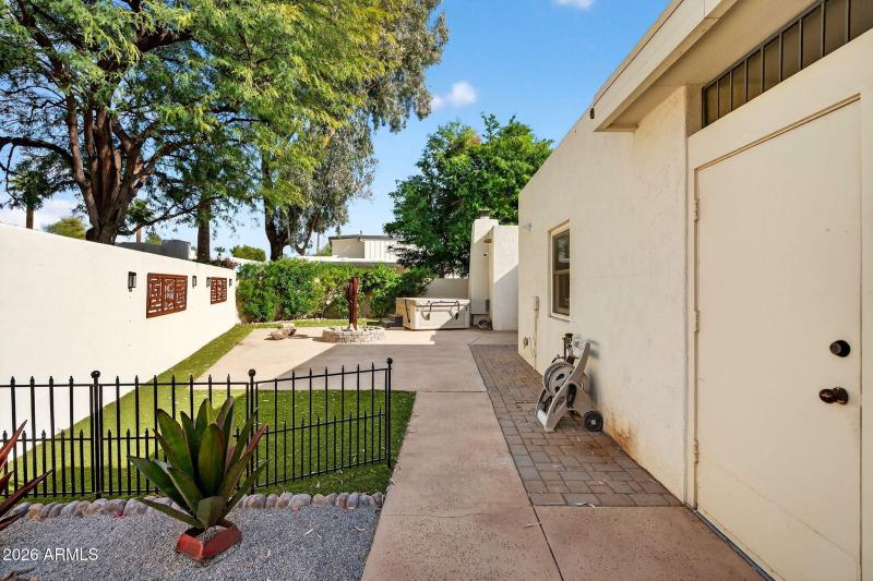 5-web-or-mls-18E Earll Dr