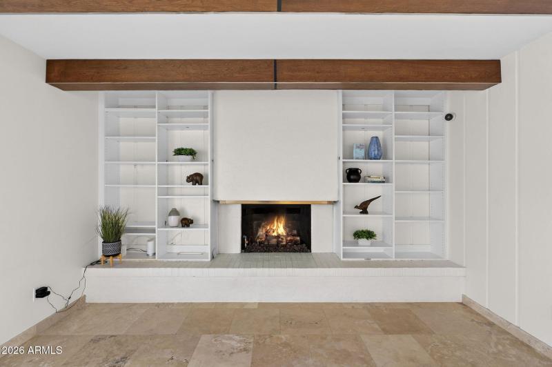 11-web-or-mls-23E Earll Dr