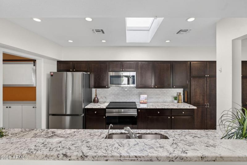 16-web-or-mls-34E Earll Dr