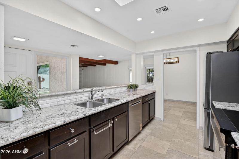 17-web-or-mls-36E Earll Dr