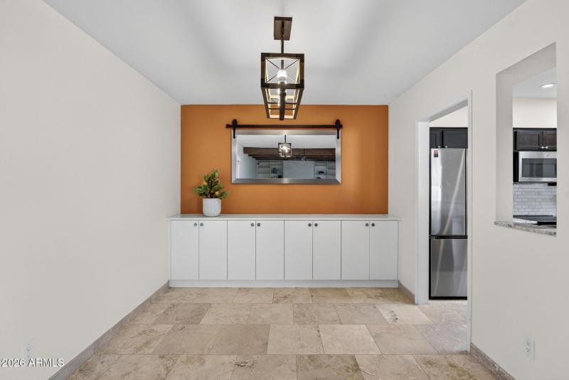 21-web-or-mls-28E Earll Dr