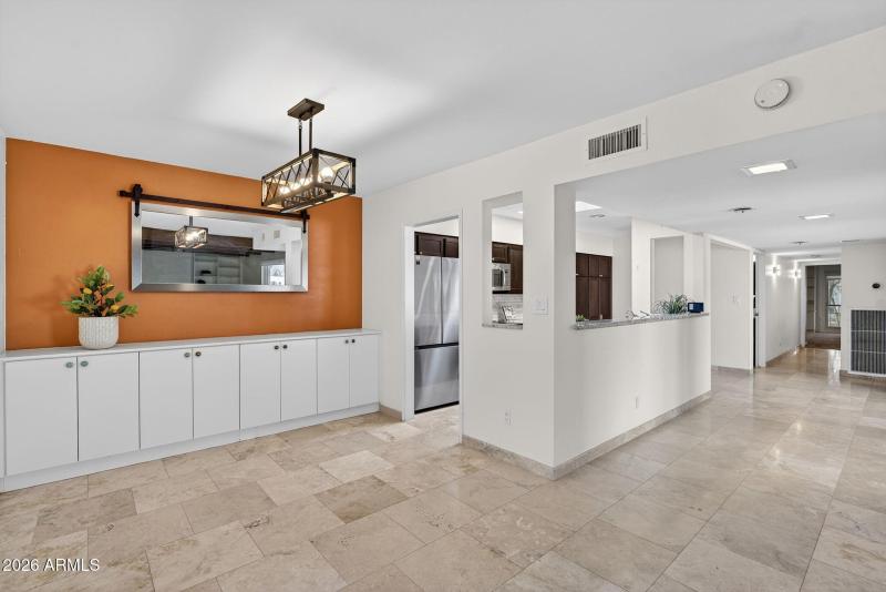 23-web-or-mls-33E Earll Dr