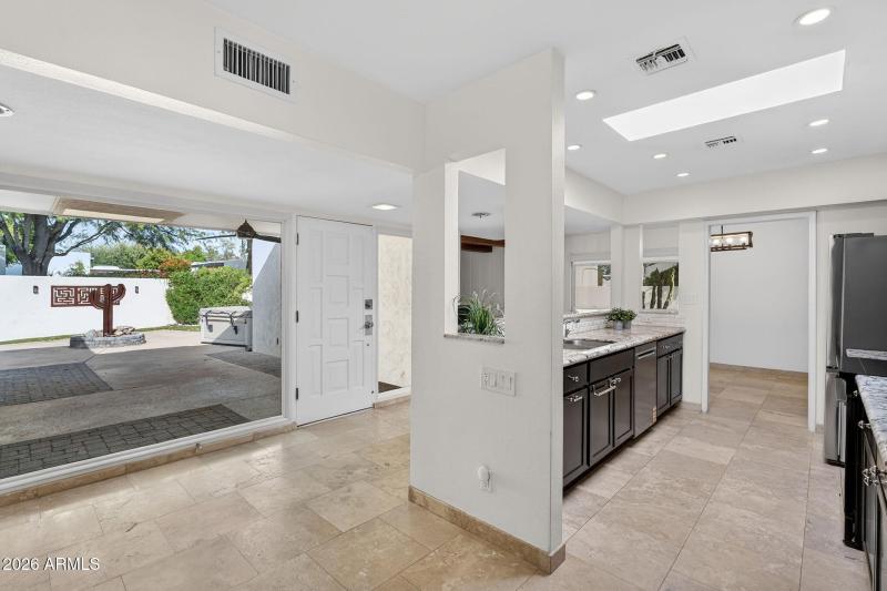 24-web-or-mls-37E Earll Dr