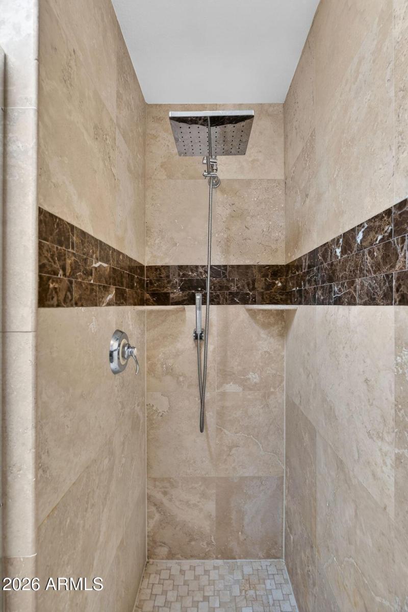 37-web-or-mls-48E Earll Dr