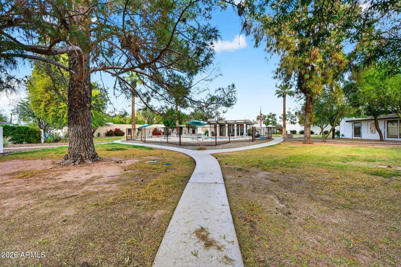 46-web-or-mls-08E Earll Dr