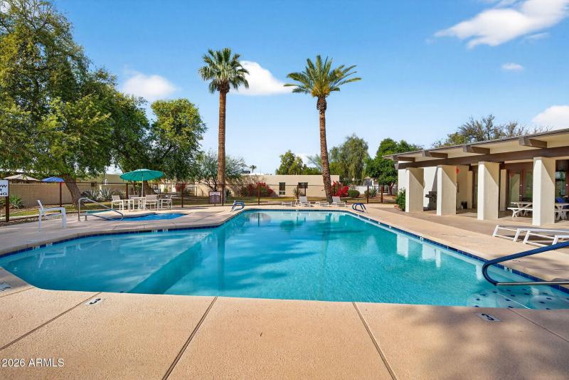 50-web-or-mls-16E Earll Dr