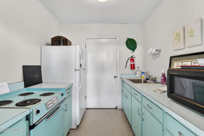 54-web-or-mls-12E Earll Dr