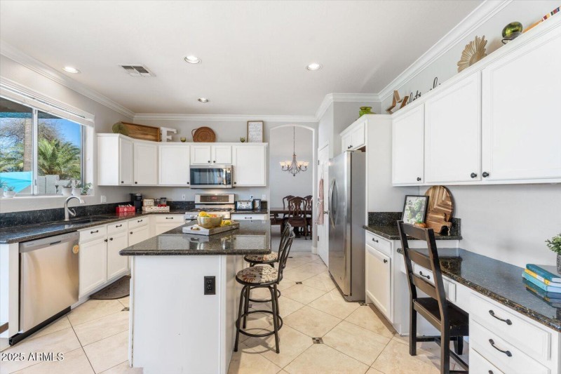 Light and Bright Kitchen