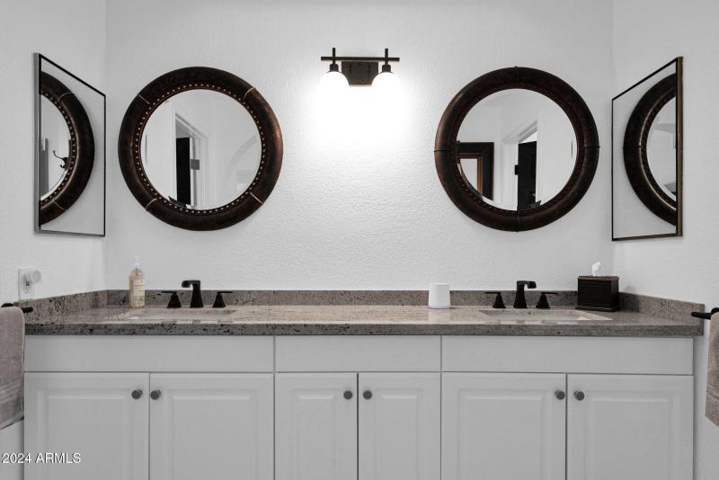 10460 E Fanfol Lane, Master Bathroom