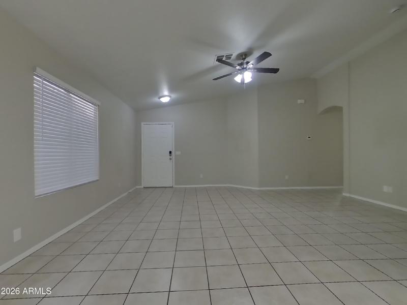 1_pc_B2q2pf10d7_z0hdTNQ46f_other_room_SQ