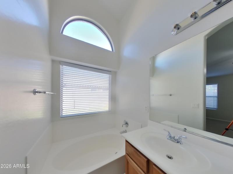 8_pc_ZNGFyBXq1a_bkg2WgkSRr_layout_0