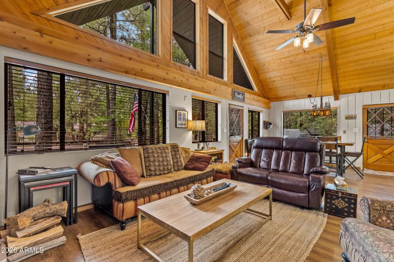 2025-10-12 16.16.56-1