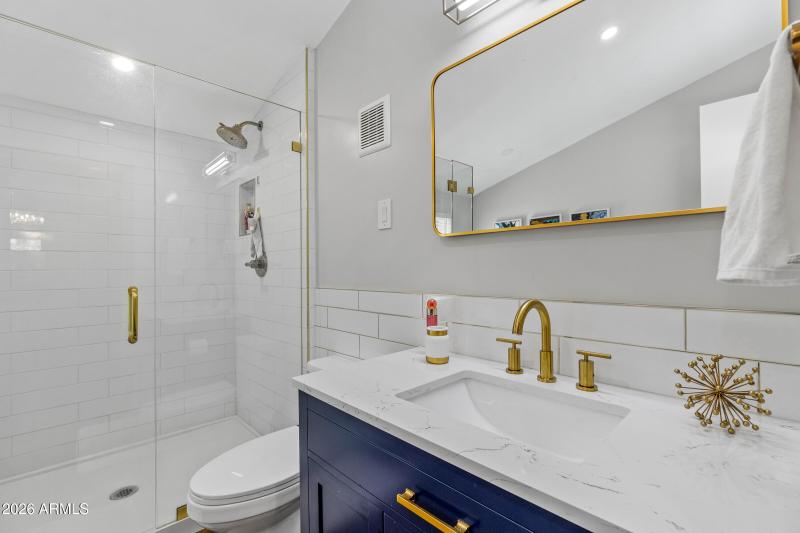 2025-10-12 16.17.05-2