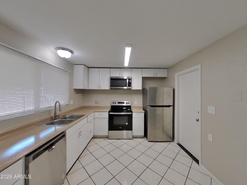 5_pc_ovXB5qQ7EU_bM9blzdVTo_other_room_85