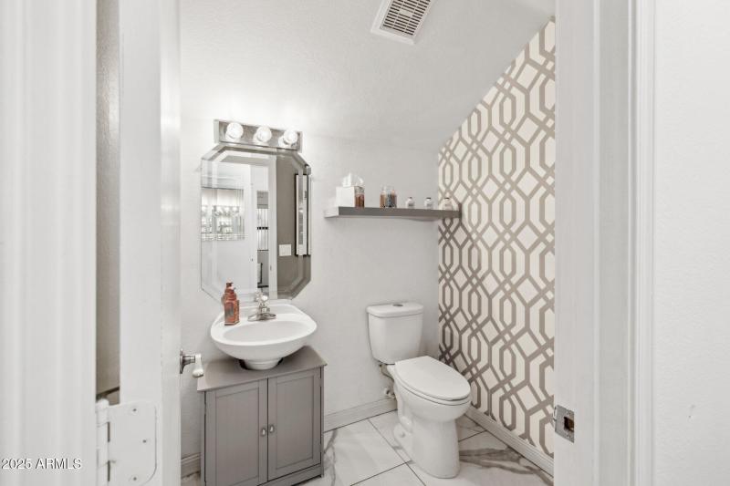 20-web-or-mls-4376-e-anderson-dr