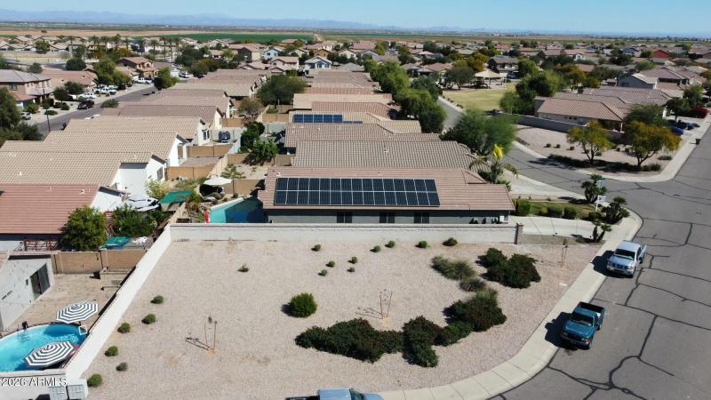 No neighbors to side