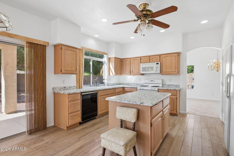 9-web-or-mls-4421-e-rocky-slope-dr