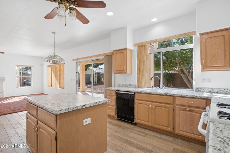 10-web-or-mls-4421-e-rocky-slope-dr