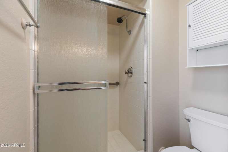 Master bath w/walk in shower