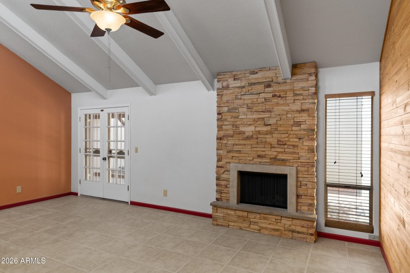Great room w/ fireplace