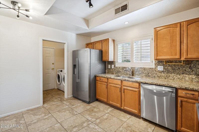 13 - Kitchen - Granite Countertops