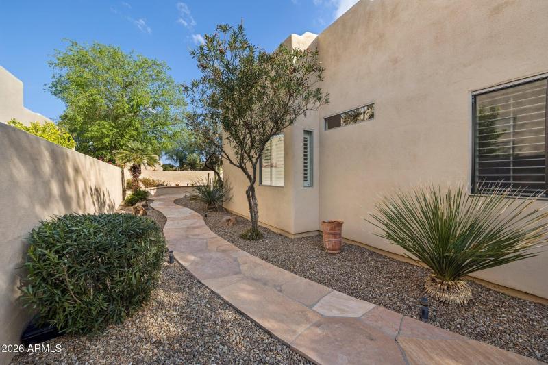 40 - Paved Side Yard