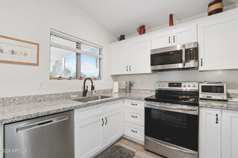 11-web-or-mls-W Kings Dr-S1003-011