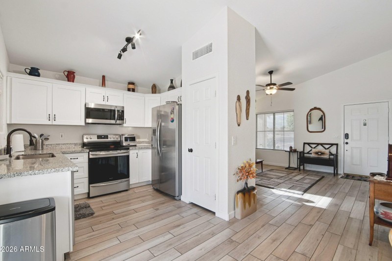 10-web-or-mls-W Kings Dr-S1003-010