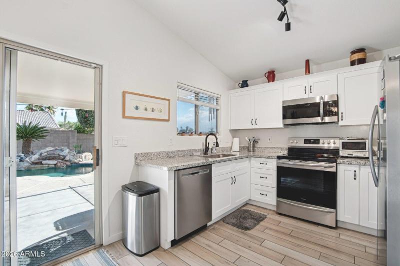 9-web-or-mls-W Kings Dr-S1003-009